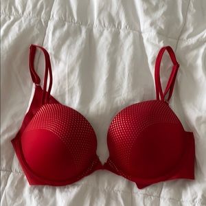 Victoria Secret push up bra never worn